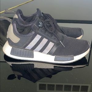 Adidas NMD_R1 tennis shoes